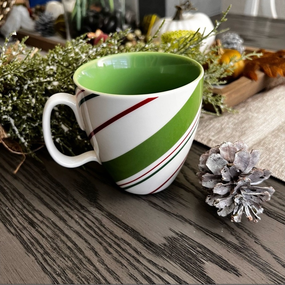 🎅🏼 Starbucks 2007 Coffee Mug Peppermint 12 oz Cup Holiday Green & Red